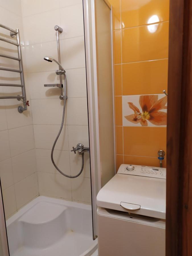 Three Bedroom Stepana Bandery Street 罗夫诺 外观 照片