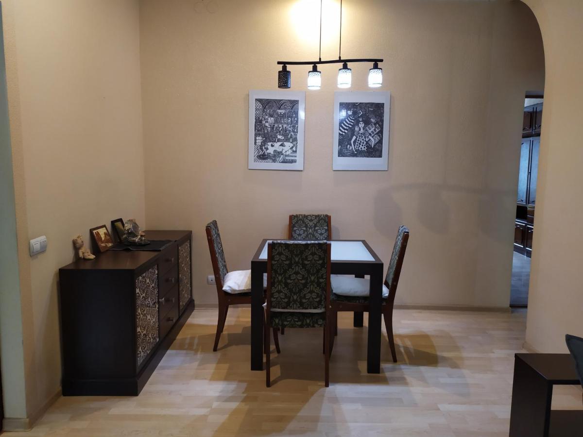 Three Bedroom Stepana Bandery Street 罗夫诺 客房 照片