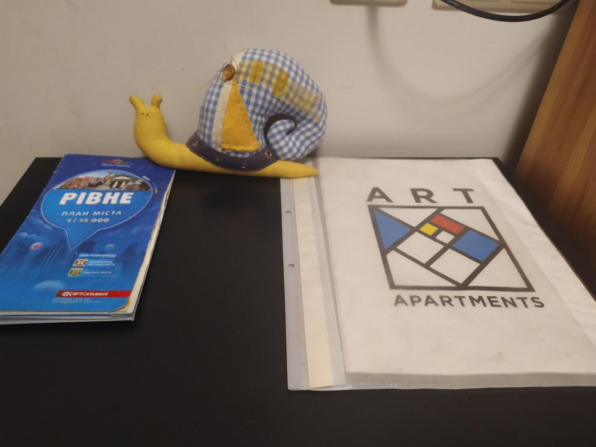 Three Bedroom Stepana Bandery Street 罗夫诺 客房 照片