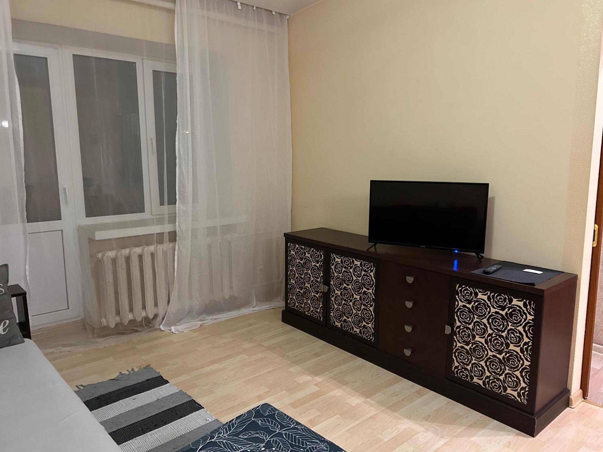 Three Bedroom Stepana Bandery Street 罗夫诺 外观 照片