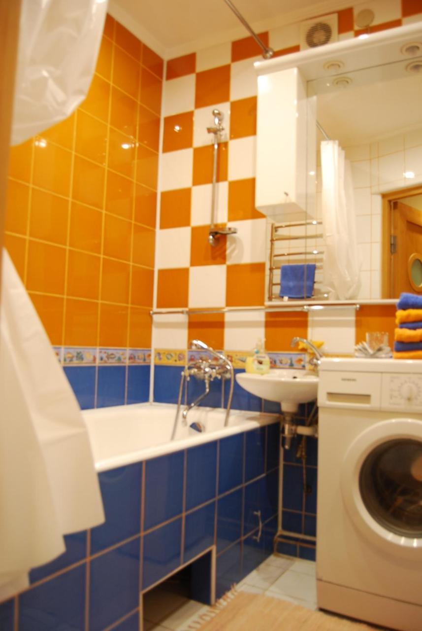 Three Bedroom Stepana Bandery Street 罗夫诺 外观 照片