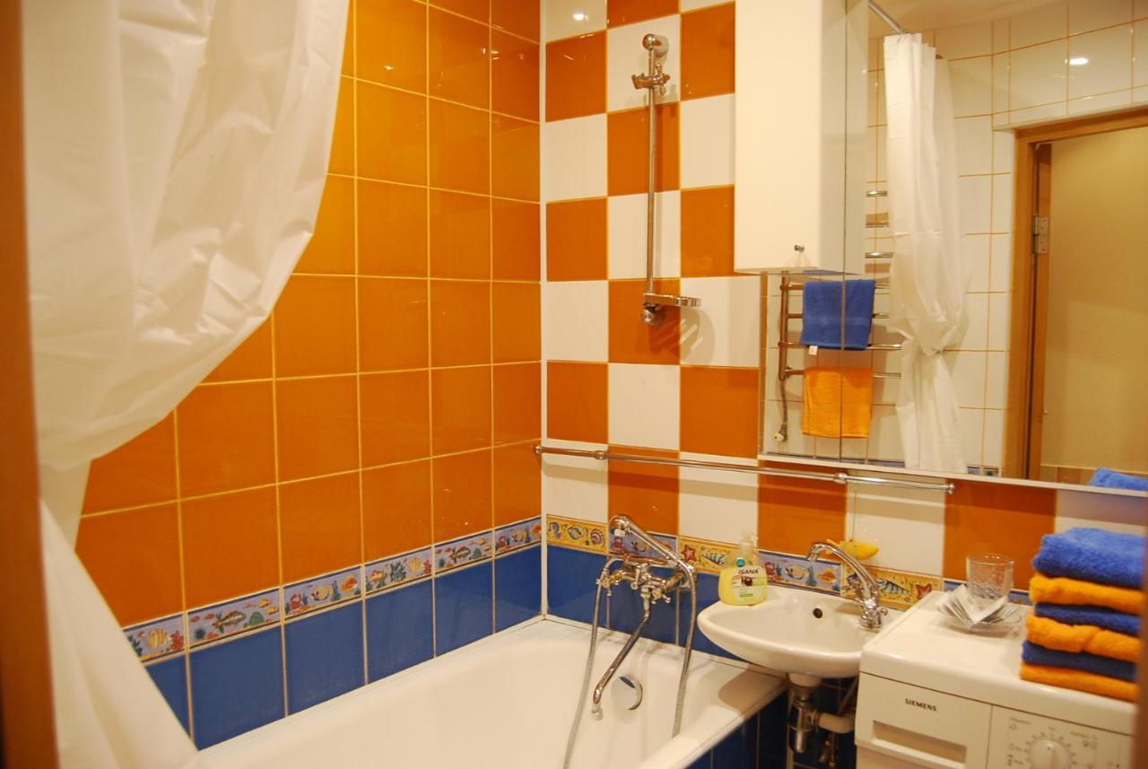 Three Bedroom Stepana Bandery Street 罗夫诺 外观 照片